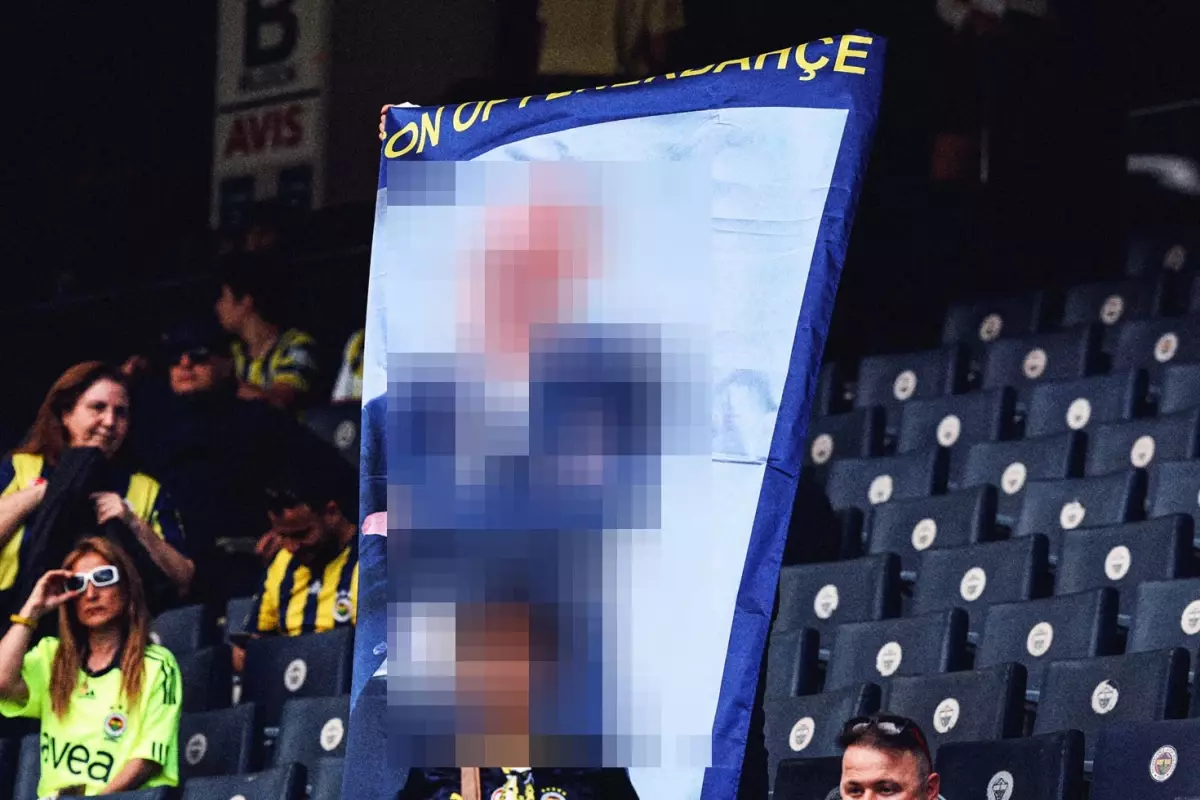 Kadıköy’de Gergin Akşam: Tribünlerden İstifa Sloganları, Pankart Krizi Yaşandı