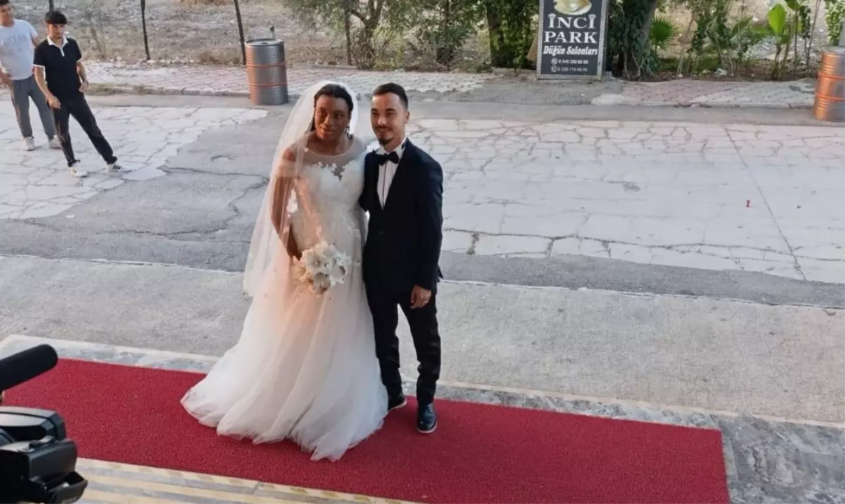Osmaniyeli Mustafa, Amerikalı Market Yöneticisiyle Dünyaevine Girdi