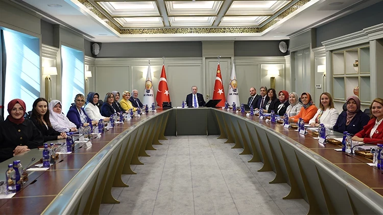 Cumhurbaşkanı Erdoğan, AK Parti'li Kadın Belediye Başkanlarıyla Bir Araya Geldi