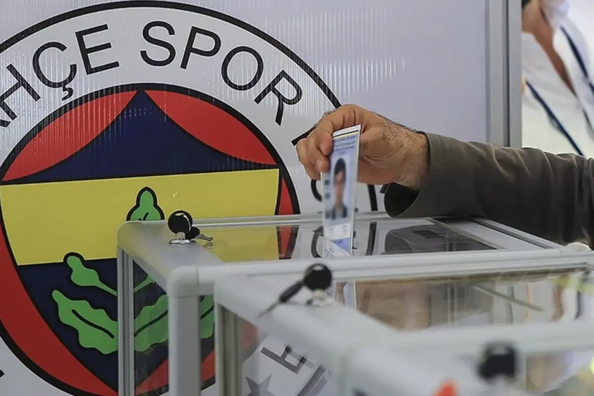 Fenerbahçe Yeni Başkanını Seçiyor: Tarihi Kongrede Oylar Kullanılıyor