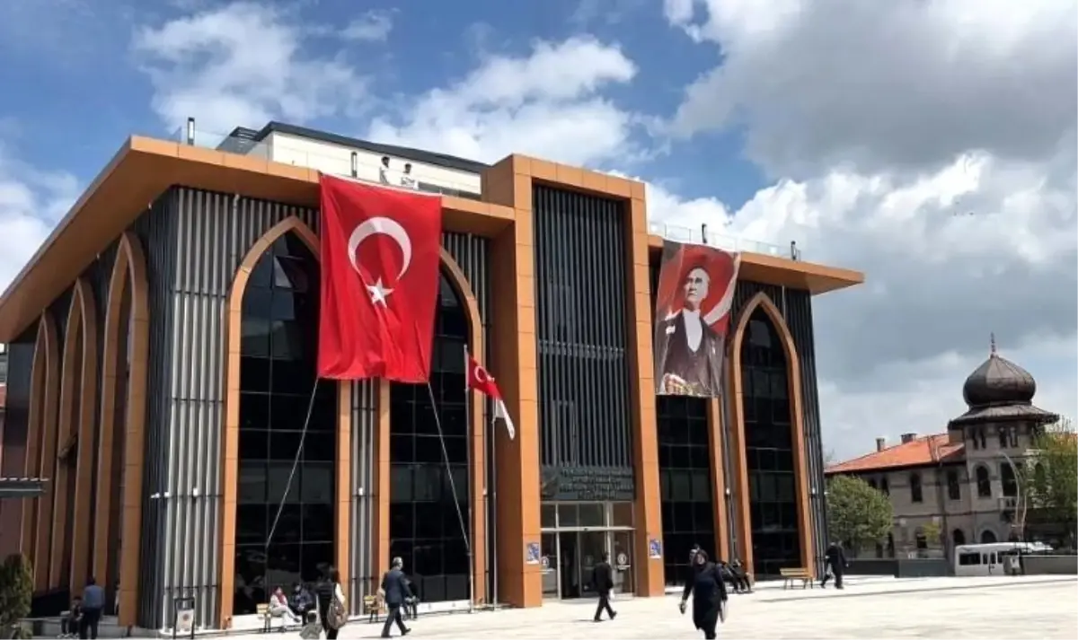Afyonkarahisar’ın Tarihi Kütüphanesi Haftanın 7 Günü Hizmet Verecek