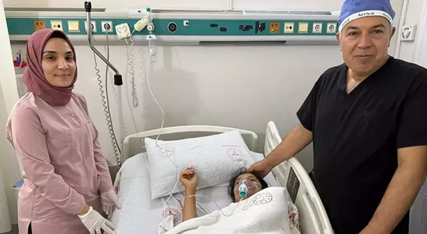 Eşarbını Düzeltirken Toplu İğne Yuttu: Akciğerinden Ameliyatla Alındı