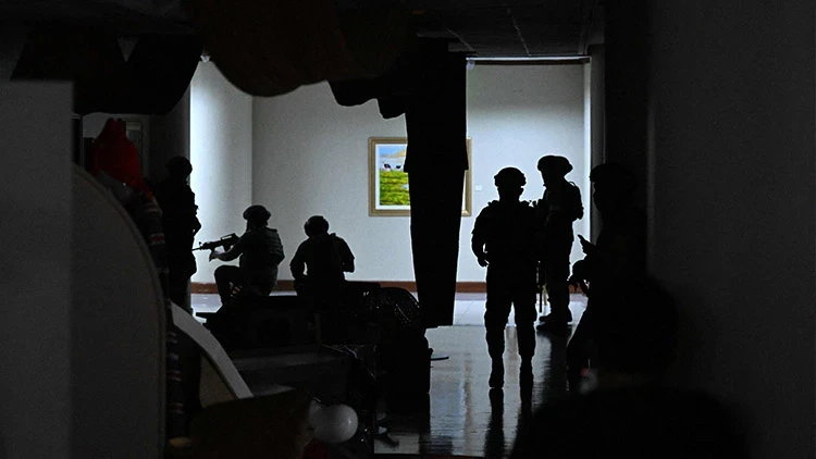Manila’daki Senato Binasında Silah Sesleri: Güvenlik Alarmı Verildi