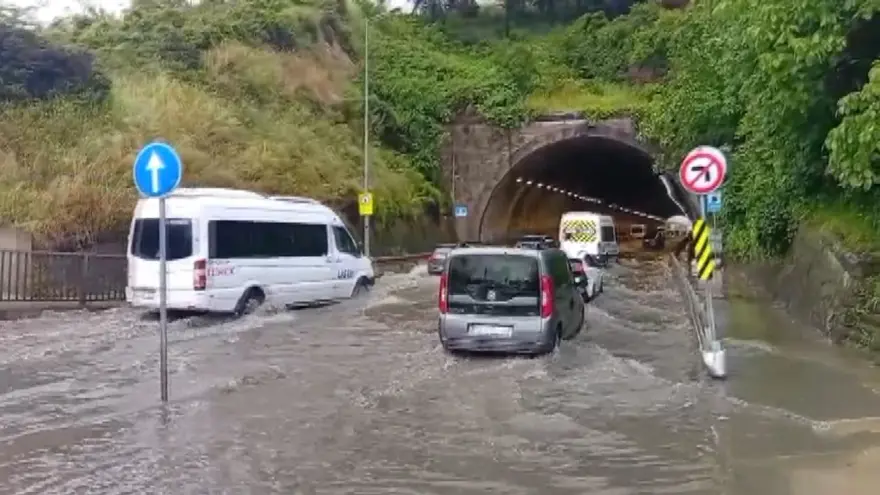 İstanbul’da Kuvvetli Sağanak Yolları Ve Tünelleri Sular Altında Bıraktı