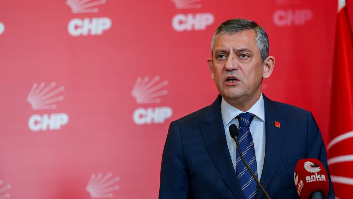 Özgür Özel CHP Grup Başkanı Seçildi