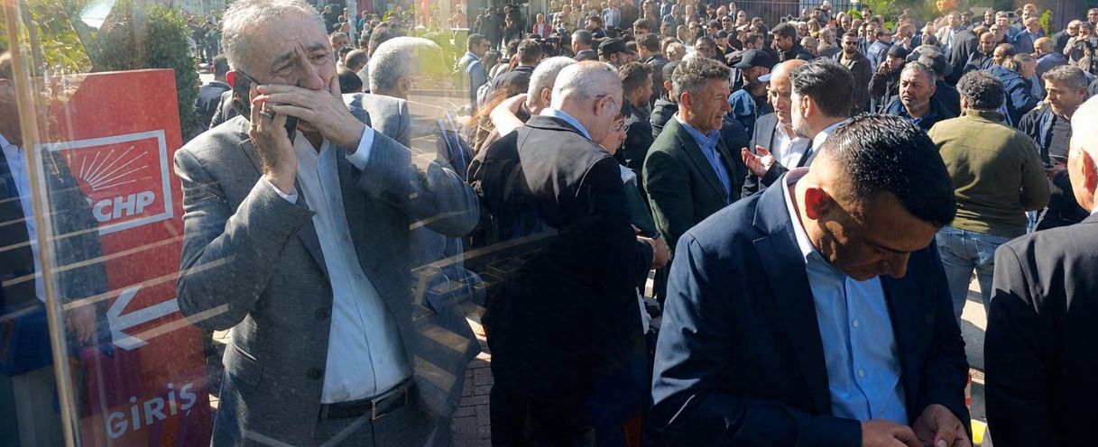 CHP Genel Merkezi Önünde Tahliye Gerilimi Vekiller Sabah Saatlerinde Binaya Geldi