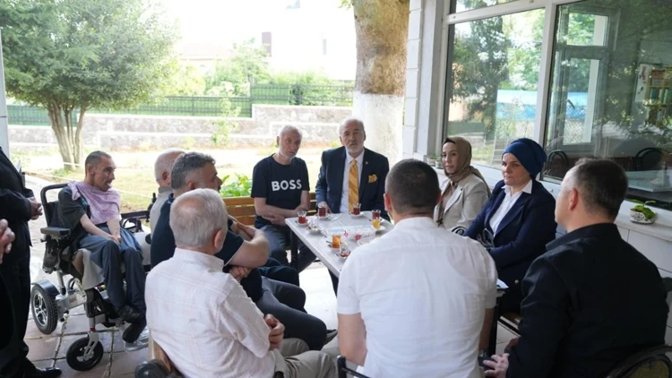 AK Parti Milletvekilleri İstanbulda Saha Çalışmalarını Sürdürdü