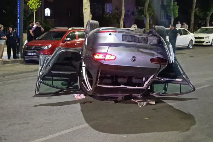 Kahramanmaraş’ta Trafikte Yarış İddiası Kazayla Sonuçlandı: 5 Kişi Yaralandı