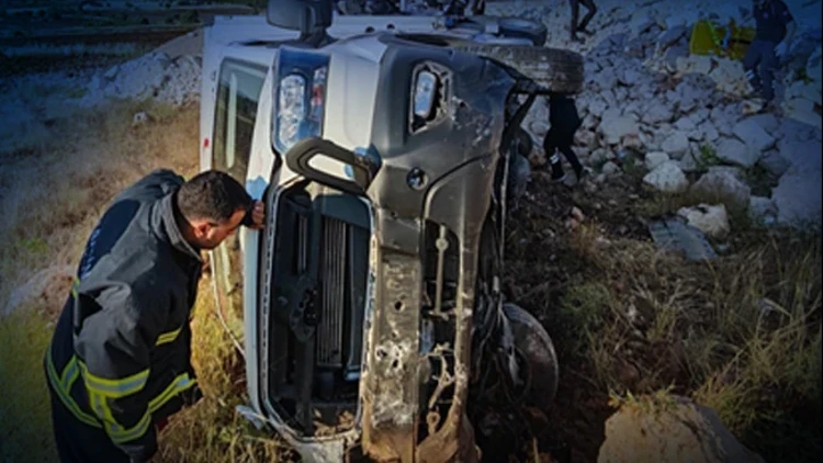 Mardin'de Kızılay'a Ait Kan Toplama Aracı Şarampole Devrildi: 4 Yaralı