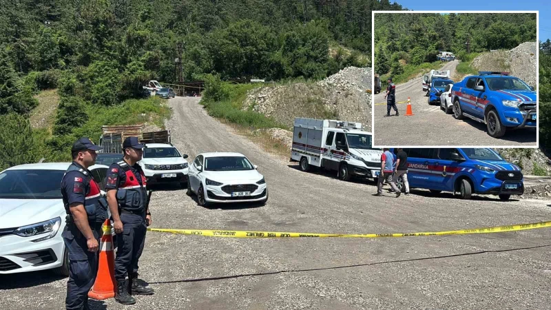 Adana'da Trafik Tartışması Kamerada: Sürücüler Arasında Gerginlik Yaşandı