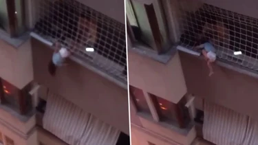 Denizli’de Balkonda Asılı Kalan Çocuk Son Anda Kurtarıldı