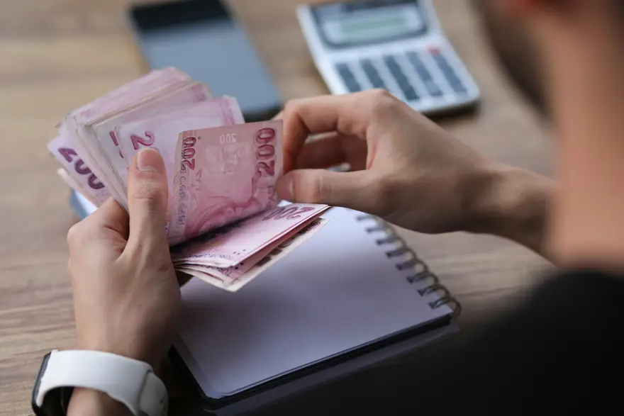 Emekliye Ek Ödeme Tutarları Belli Oldu! Zamlı Maaşla Birlikte Hesaplara Ne Kadar Yatacak?