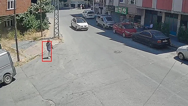 Arnavutköy'de Kuaförde Pes Dedirten Olay! 3 Bin 400 Liralık İşlemin Ardından Kaçtı