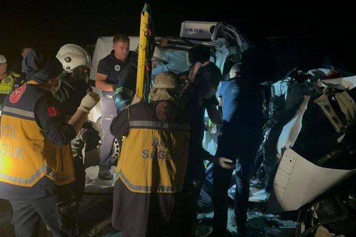 Tekirdağ'da Tırın Kopan Dorsesi Zincirleme Kazaya Yol Açtı: 3 Kişi Hayatını Kaybetti