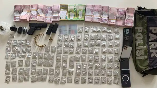 Bakırköy'de Otomobilde Gizli Uyuşturucu Düzeneği Bulundu! 4 Şüpheli Tutuklandı