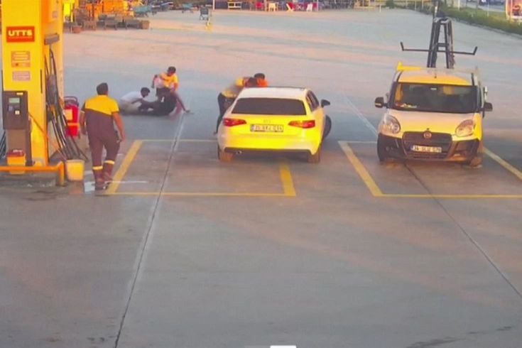 Kuşadası'nda Yol Verme Tartışması Kavgaya Dönüştü: 3 Kişi Adli Kontrolle Serbest Bırakıldı