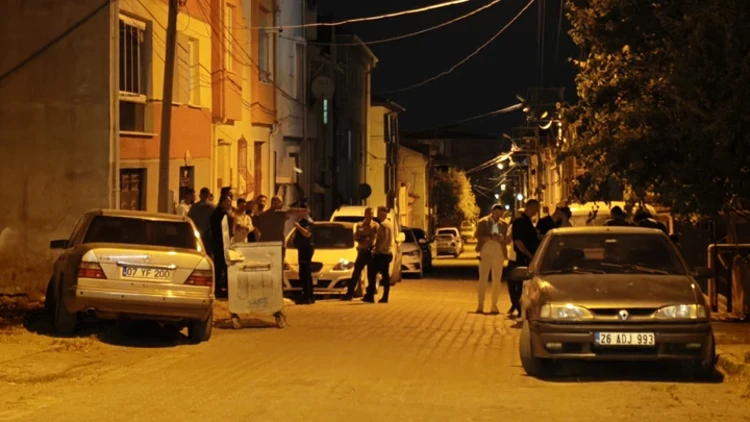 Eskişehir'de Komşu Kavgası Hastanede Bitti! 10 Kişi Ve 1 Polis Memuru Yaralandı