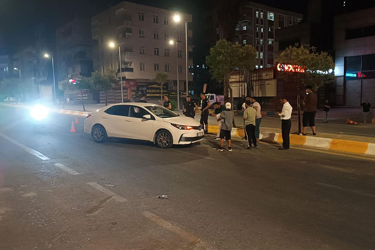 Şanlıurfa'da Trafik Denetiminde Kaza: Polis Memuru Yaralandı