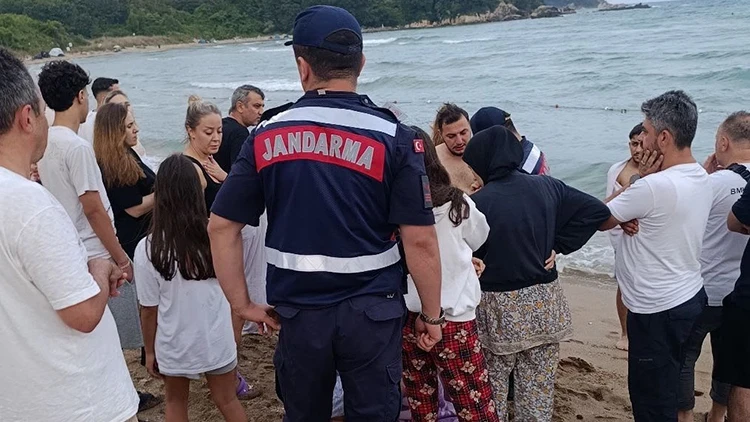 Kandıra’da Ablasını Kurtarmak İçin Denize Giren 19 Yaşındaki Arif Tosun Hayatını Kaybetti