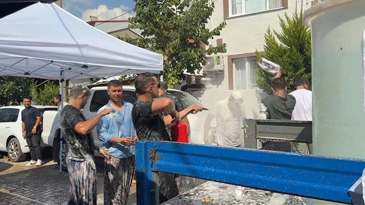 Bursa’da Damada Gelin Alma Şakası: “İznik’ten Kız Almayın” Dedi