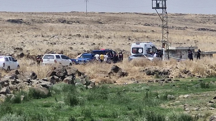 Diyarbakır’da Arazide 31 Yaşındaki Kadın Ölü Bulundu: 2 Şüpheli Gözaltında