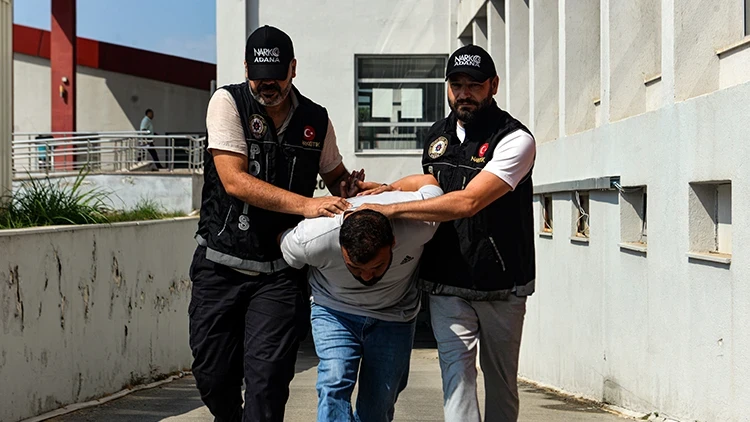 Adana’da Evden 283 Bin Uyuşturucu Hap Çıktı: Şüpheli Tutuklandı