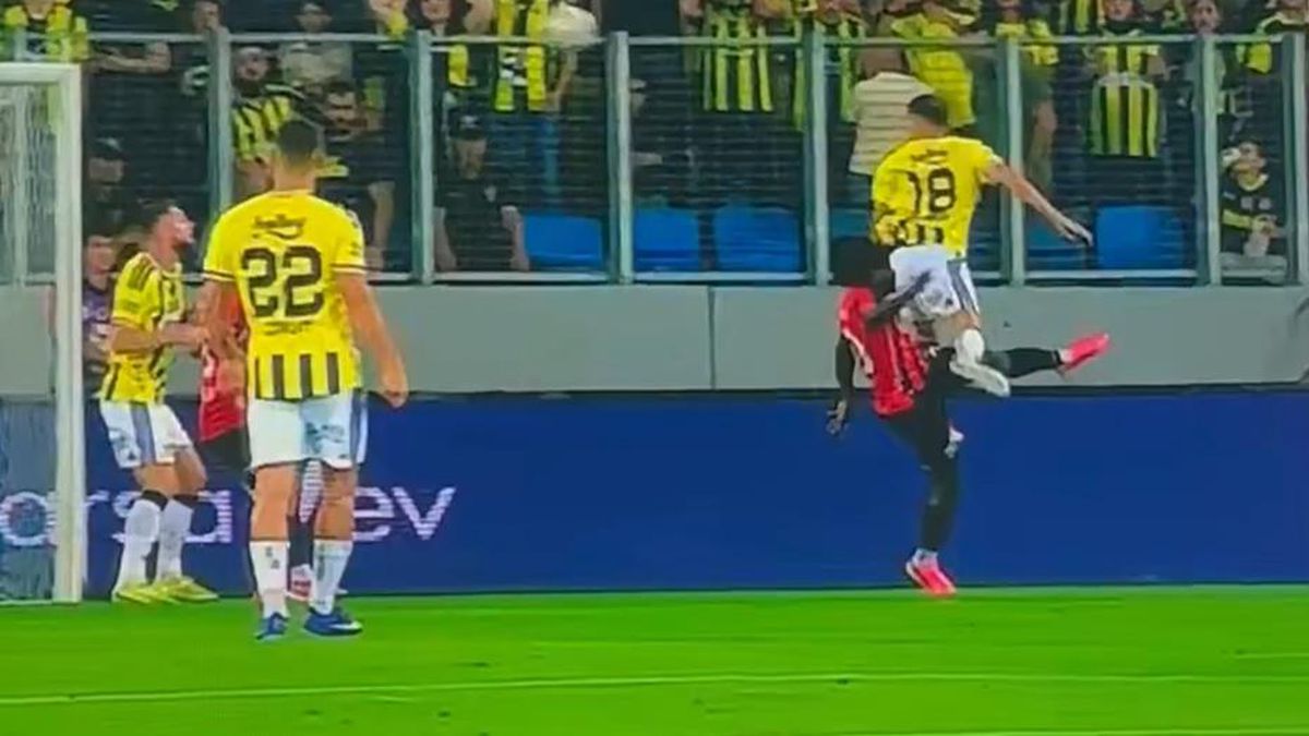 Fenerbahçe Maçında Penaltı Tartışması: Trio Ekibi Mert Müldür Pozisyonunda Kararını Verdi