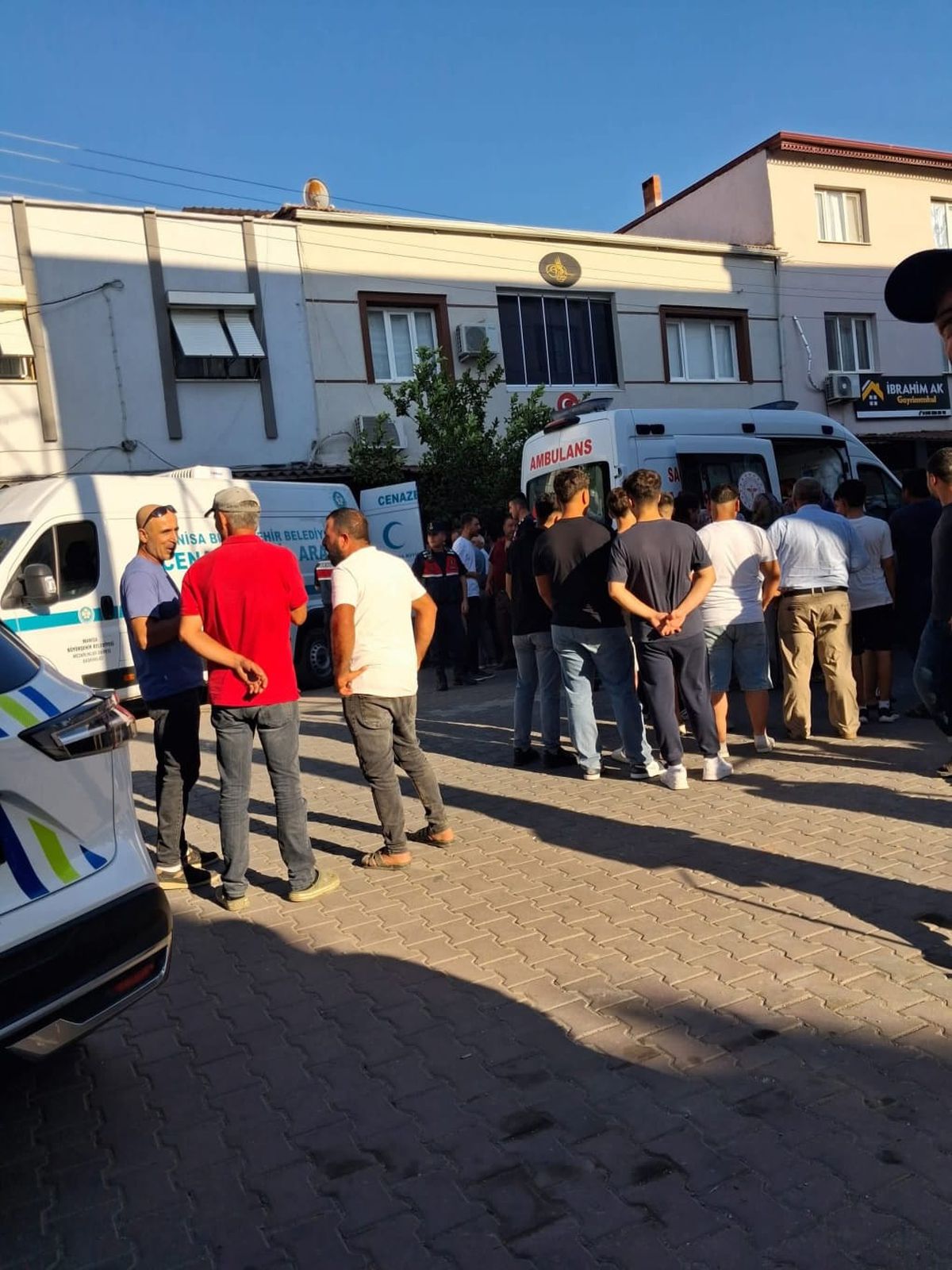 Manisa’da Berber Dükkanına Silahlı Saldırı: 2 Kişi Hayatını Kaybetti