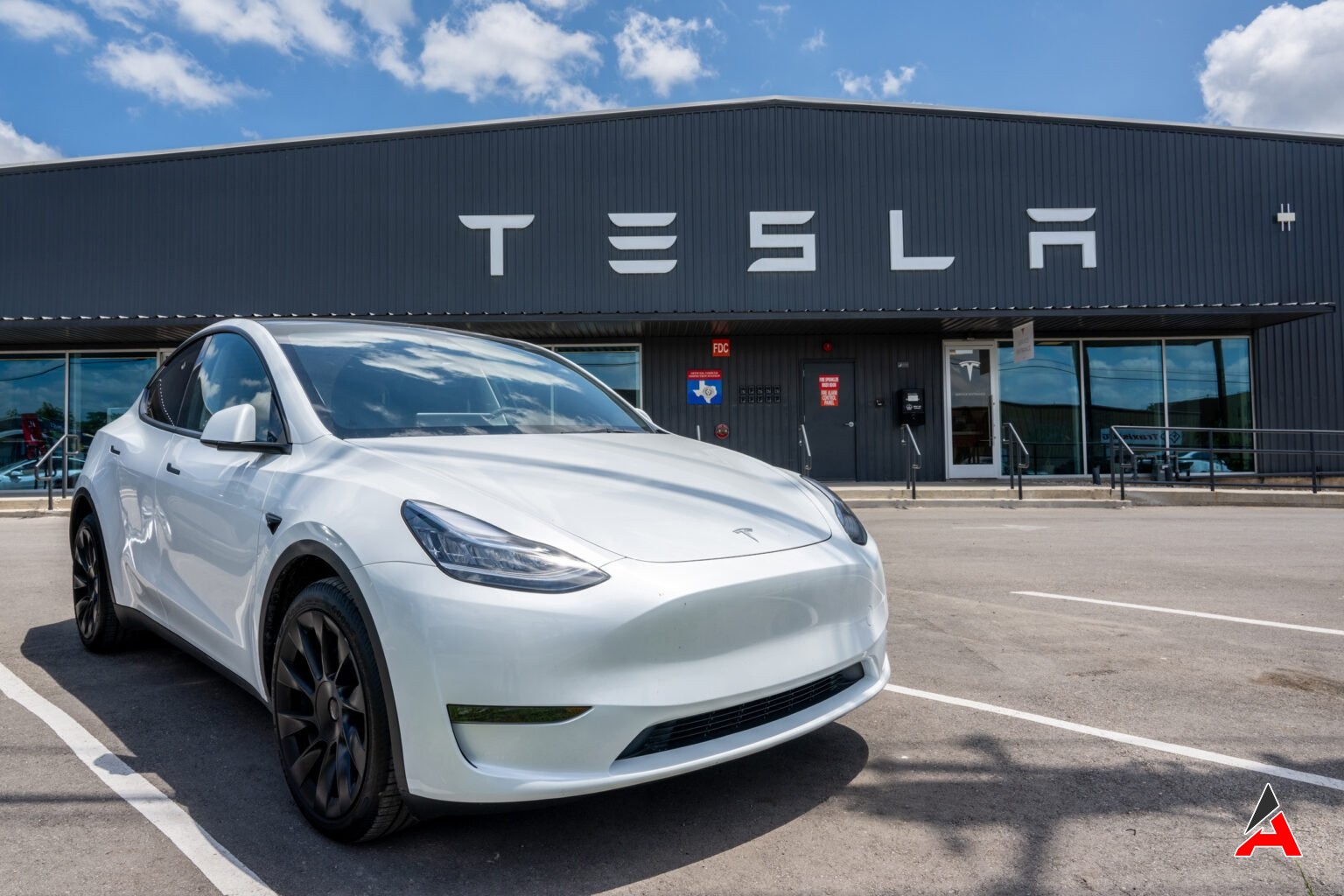 Tesla, Otopilot Sistemi Sorunu Nedeniyle 2 Milyondan Fazla Aracı Geri Çağırıyor