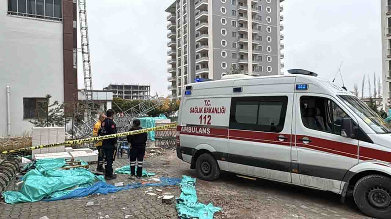 Malatya’da11 Katlı Binada İskele Çöktü, 2 Ölü