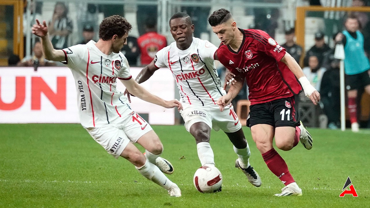 Siyah-Beyazlı Fırtına Gaziantep FK'yı Salladı: Beşiktaş'ta 3 Puanın Sevinci!