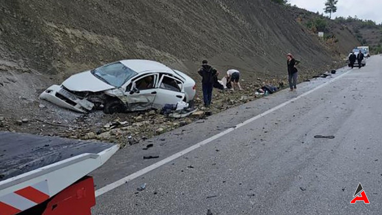 Burdur’da 3 Araçlı Zincirleme Kaza: 5 Yaralı