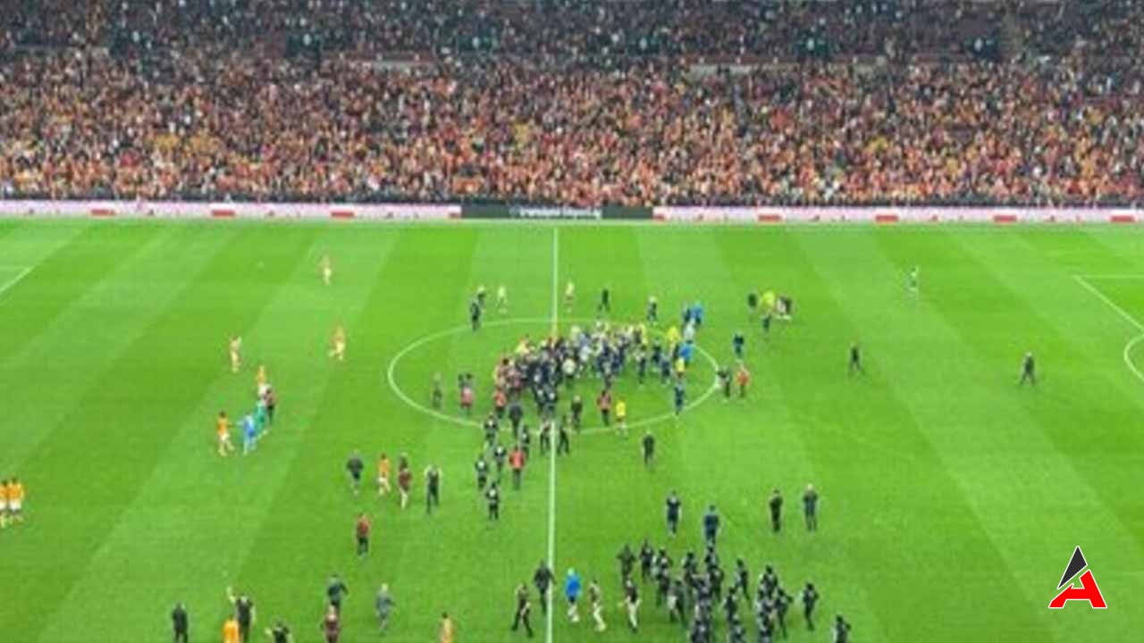 82. Dakikada Gerginlik Tırmandı! Galatasaray Young Boys Maçında Saha Karıştı