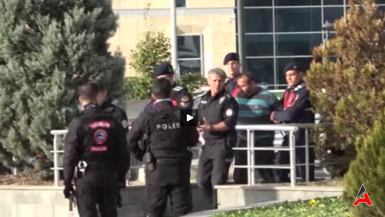 Kan İzleri Cinayetin İpucu Oldu: Zanlı, Evine Giden Lekelerle Yakalandı!