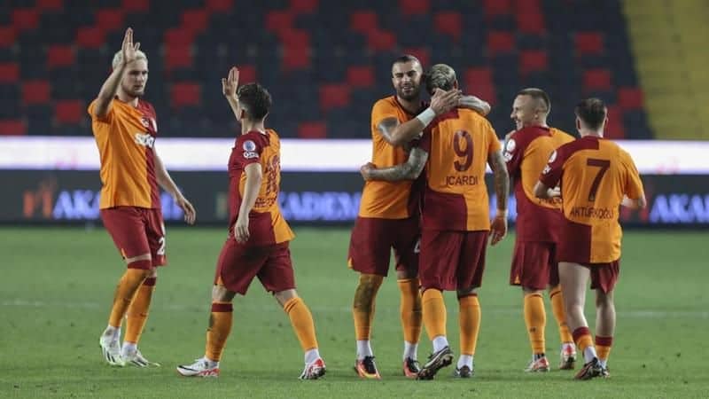 Kerem-İcardi Resital Yaptı! Galatasaray Avrupa'dan Mutlu Döndü