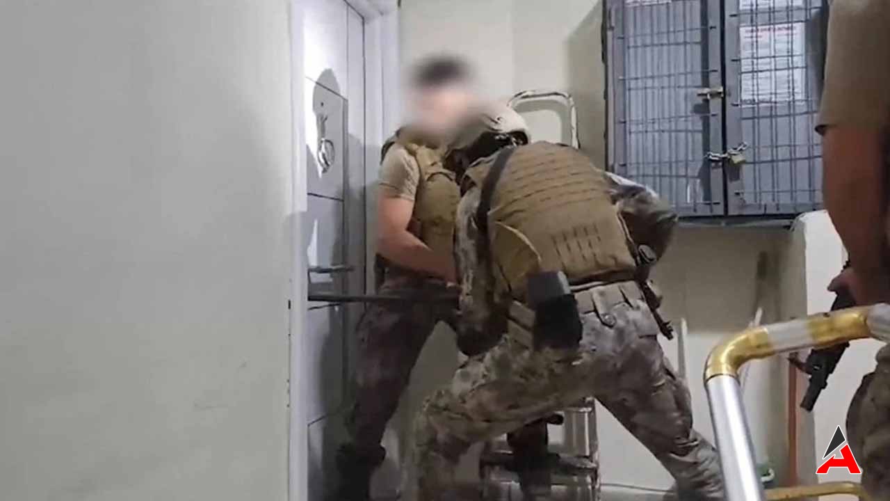Interpol'ün Aradığı İsim Antalya’da Kıskıvrak Yakalandı