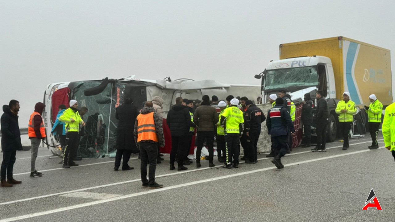 Malatya'da Korkunç Kaza: Otobüs Devrildi, 4 Ölü, 36 Yaralı!