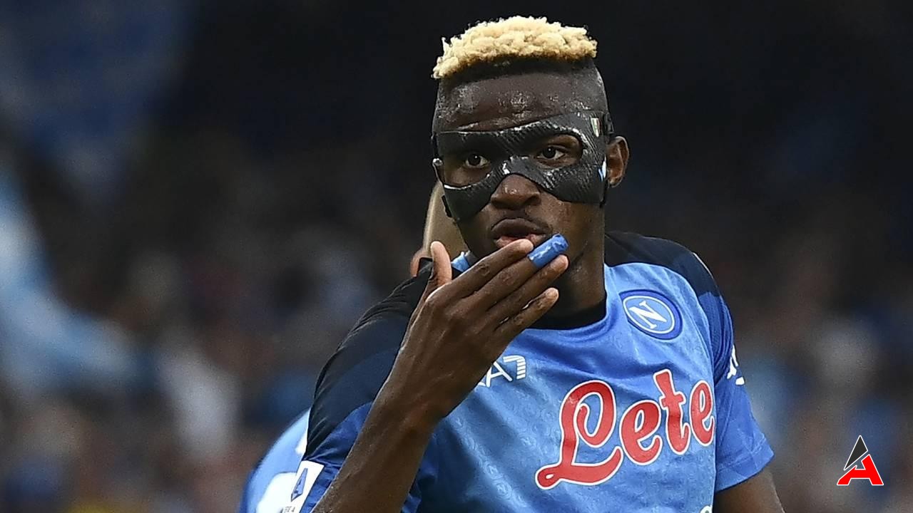 Victor Osimhen Neden Maske Takıyor? Maske Napoli'nin Simgesi mi?