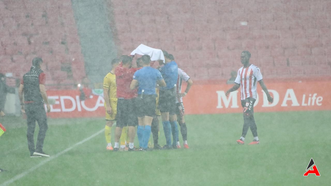 Samsunspor-İstanbulspor Maçı Neden Yarıda Kaldı?